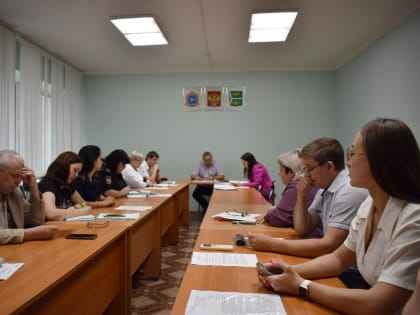 В администрации городского округа продолжает свою работу комиссия по делам несовершеннолетних и защите их прав