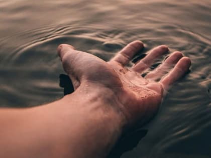 Какой симптом на руках в большинстве случаев указывает на заболевание раком