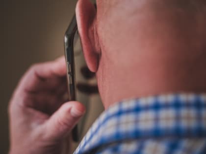 Файл, который убьет ваш смартфон и обчистит счет: в ВТБ рассказали о схемах мошенников на 8 марта