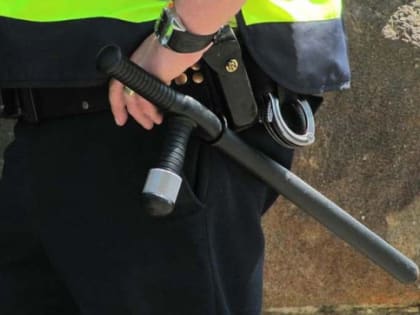 А если в школу придет псих? Где в Сызрани детей охраняют как в крепости, а где заходи и делай, что хочешь