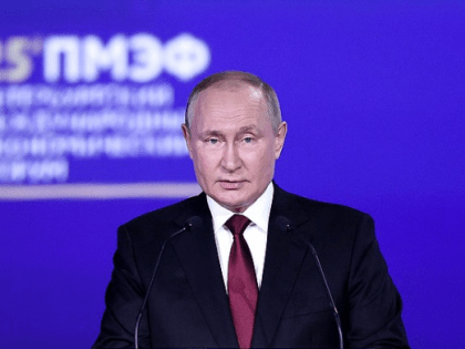Здесь накопилось много проблем: Владимир Путин заявил о предстоящей реформе ЖКХ