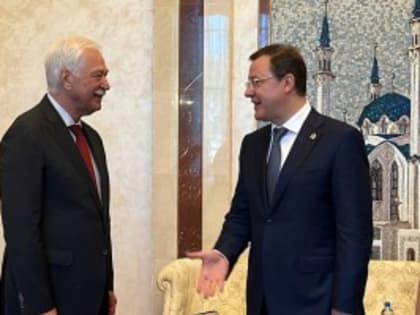 Дмитрий Азаров провел встречу с Чрезвычайным и Полномочным послом РФ в Республике Беларусь Борисом Грызловым