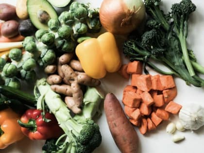 Гастроэнтеролог рассказала, чем опасны овощи, продающиеся у дороги