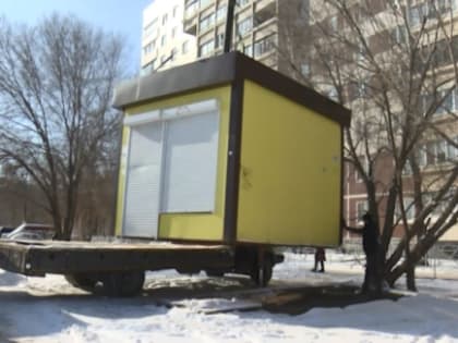 Продавец яблок около «Титаника» решил не дожидаться неизбежного: власти Сызрани дали срок до 1 марта