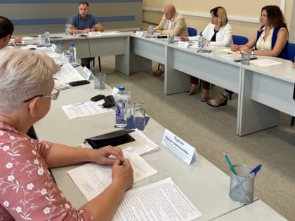Проект по импортозамещению, проекты по развитию сельского хозяйства и развитию логистического центра обсудили сегодня на совещании инвестиционного совета при администрации Краснояр