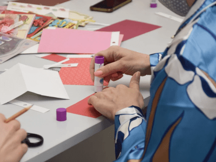 Для пациенток ГБУЗ СОКОД состоялся мастер-класс по кардмейкингу