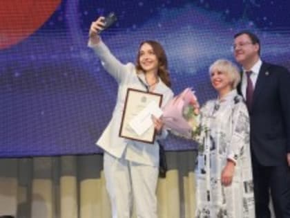 Дмитрий Азаров наградил победителей юбилейного областного журналистского конкурса 