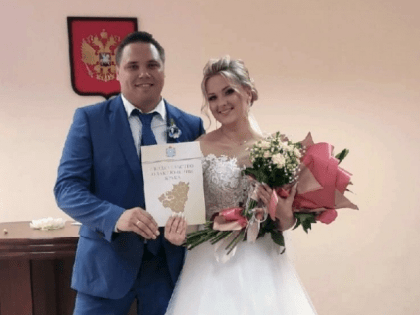 В драмтеатре Сызрани еще одна свадьба: невеста была просто очаровательна