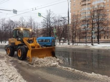 Дорожные службы устраняют подтопления на магистралях Тольятти