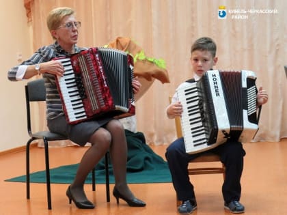 В рамках нацпроекта «Культура» Кинель-Черкасская детская школа искусств получила большое количество учебно-методических материалов