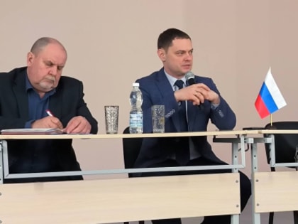 Разрушенный парк, мусор и проблемы с автобусами: разговор с жителями на Декабристов получился откровенным