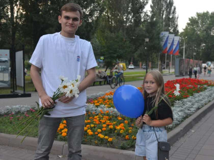 Активисты МГЕР Промышленного района поздравили жителей с Днём семьи