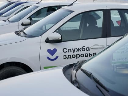 Больницам и поликлиникам передали ключи от новых автомобилей неотложной помощи