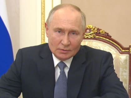 Путин поздравил работников железнодорожного транспорта