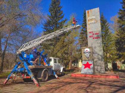 В преддверии Дня Победы обновили памятник в Сердовино