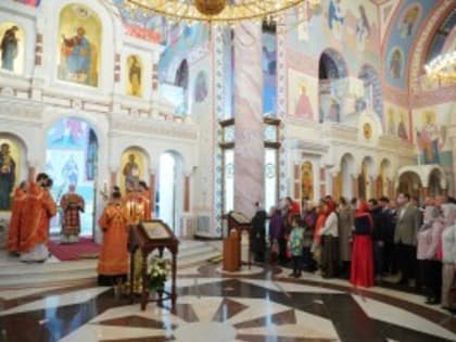Дмитрий Азаров встретил Пасху вместе с земляками в Софийском соборе Самары