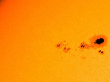 Угроза новых взрывов и удара по Земле: со звездой по имени Солнце происходит что-то нехорошее