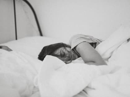 Сомнолог рассказал лайфхаки, как улучшить сон при стрессе