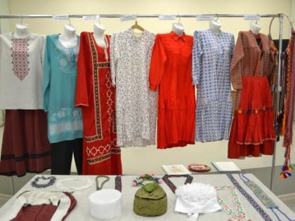 Жители Алексеевки смогли увидеть костюмы народов Самарской области