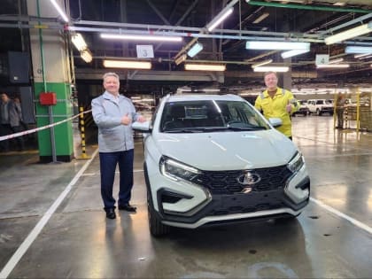 Дмитрий Азаров и Максим Соколов запустили предсерийное производство Lada Vesta NG в Тольятти