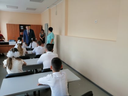 Дети рассказали мэру Сызрани все, что они думают о школьной мебели