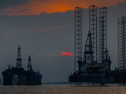 Россия прекратит поставлять нефть странам, которые введут ограничения на цену ее нефти