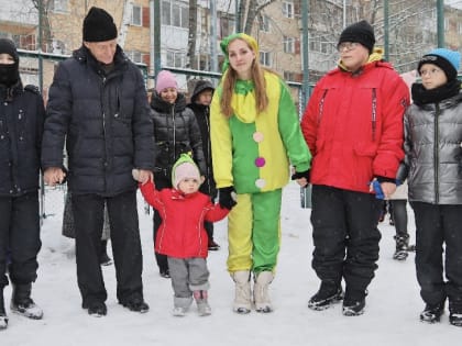 Праздник «Дворовая елка»