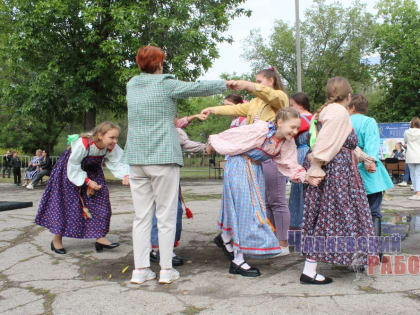 ПОД ФЛАГОМ, ОБЪЕДИНЯЮЩИМ НАРОДЫ