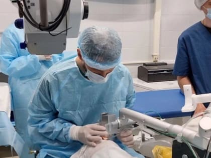 Сверхточное оборудование и бесшовная операция: самарские врачи улучшили пациенту зрение с 2 до 100 процентов