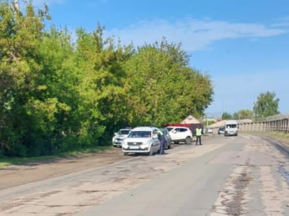 С утра на дорогах Сызрани полиция проверяет всех подряд старым проверенным способом