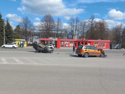 (фото) Водитель "Весты" покалечился в ДТП с "Грантой" в Тольятти: информация облГлавка