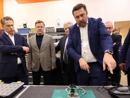 Михаил Мурашко и Дмитрий Азаров оценили инжиниринговый центр СамГМУ