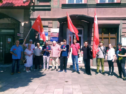 22 июня. Возложение цветов в Сызрани
