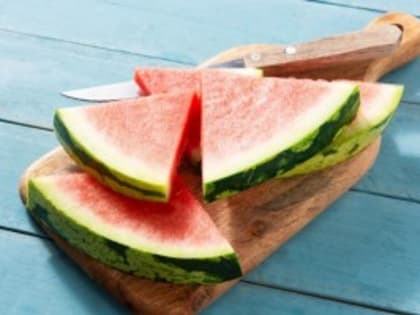 Врачи саратовской больницы спасли пациентку, которая съела арбуз с живой осой