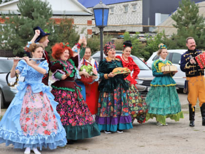 Сызранские артисты встретили адыгейских коллег хлебом-солью и женитьбой