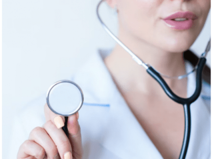 Алкоголь не поможет, а снегом растирать нельзя: что нужно делать при обморожении