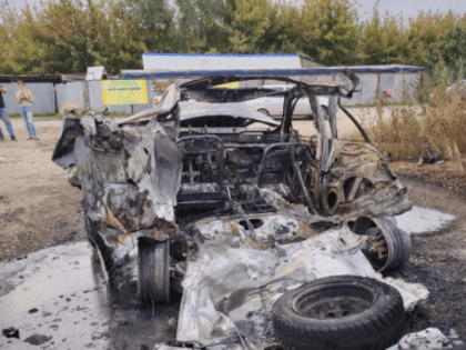 Горящая иномарка в Самарской области: водитель чудом успел выбраться