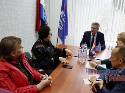 С ВОПРОСАМИ И ПРОБЛЕМАМИ — НА ПРИЕМ К ДЕПУТАТУ