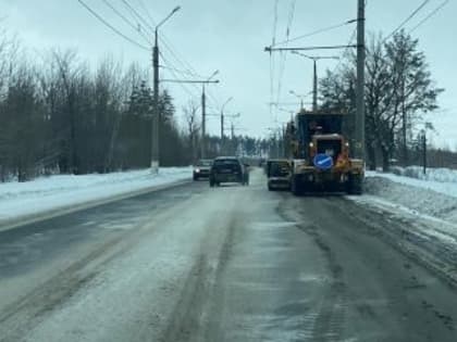 В Тольятти устраняют последствия ночного снегопада