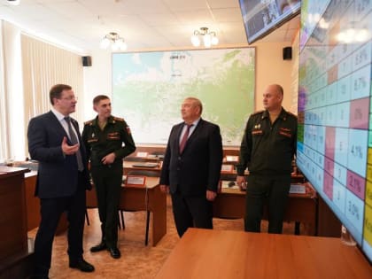Дмитрий Азаров поздравил с профессиональным праздником сотрудников военных комиссариатов