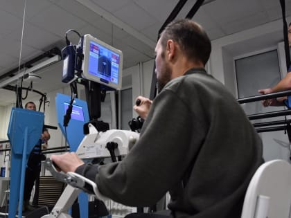 Дмитрий Азаров оценил условия реабилитации бойцов СВО в санатории 