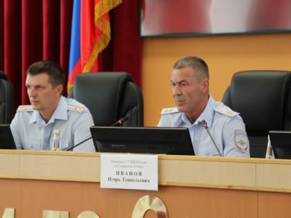 Начальник ГУ МВД России по Самарской области Игорь Иванов отметил отличившихся сотрудников