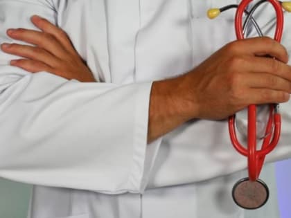 Медикам по три миллиона: ставки растут как на скачках, а проблема остается