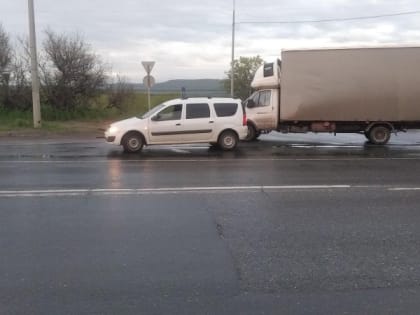 В Тольятти на М-5 два человека пострадали в аварии с грузовиком