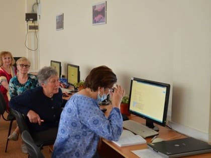 Пожилым везде у нас внимание и почет