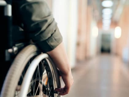 В Тольятти прокуратура заставила оборудовать вход в школу пандусом