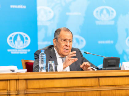 Члены Общественной палаты  РФ представили Сергею Лаврову свои общественные инициативы