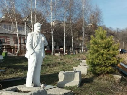 Пока в Сызрани ставили монумент Ленину, кто-то стащил статую Сталина