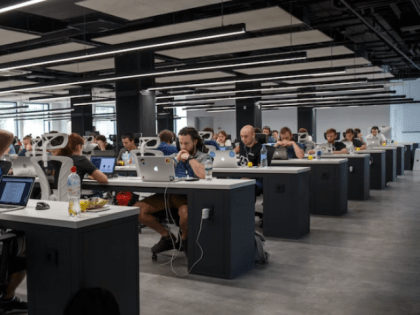 Роструд объяснил разницу между отстранением и увольнением