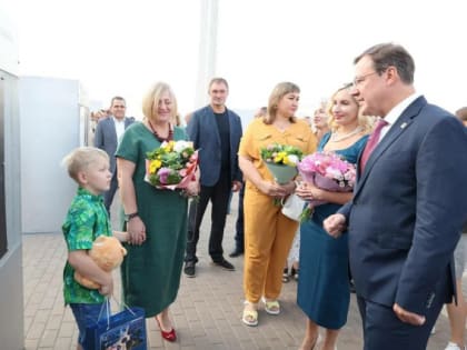 Дмитрий Азаров вместе с земляками принял участие в открытии фотовыставки «ЖЕНЫ ГЕРОЕВ»